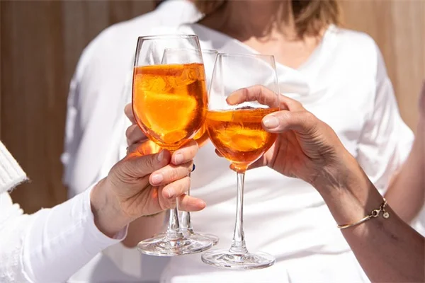 Phragmites（ヨシ）の見分け方と駆除方法：在来種と侵略種の違いをプロが解説